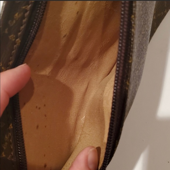 LA TOUR EIFFEL Triangle Sling Crossbody Bag - Picture 5 of 10